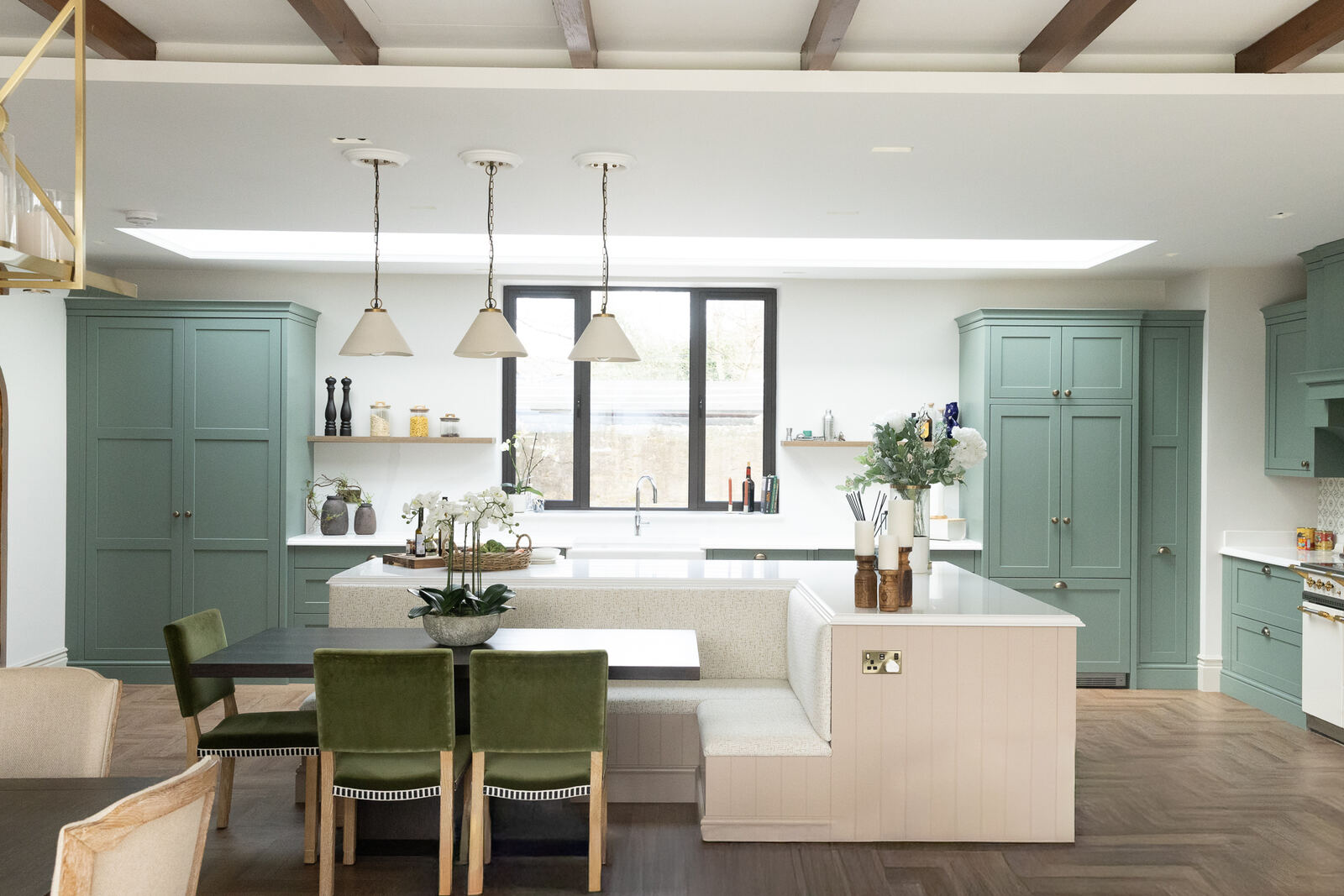 Painted shaker kitchen with brass hardware